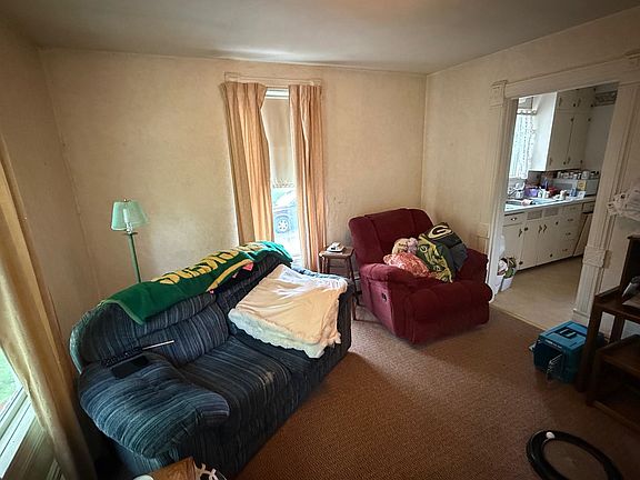 2nd image of 84 Pearl St