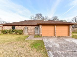 8610 Honeysuckle St, Highlands, TX 77562
