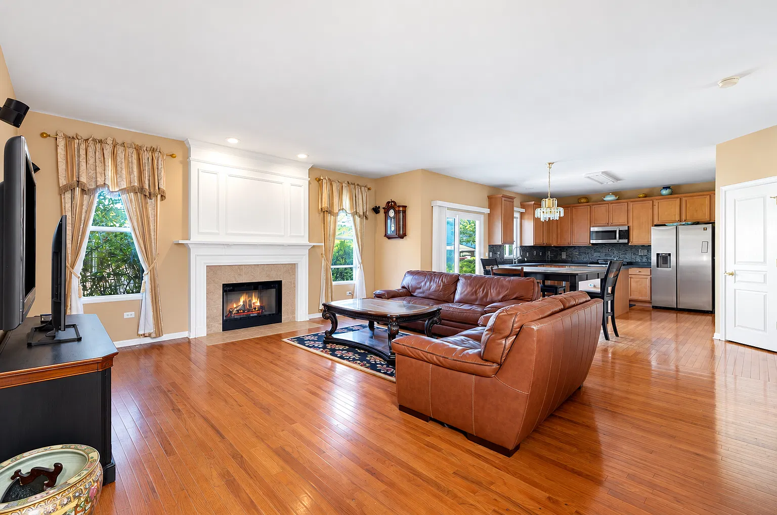 5 bed, 2470 sqft, $5,000 — Photo 1