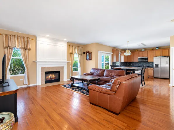 269 S Palmer Dr, Bolingbrook, IL 60490