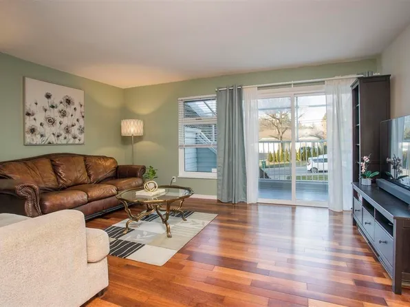 9890 Lyndhurst St, Burnaby, BC V3J 1G1