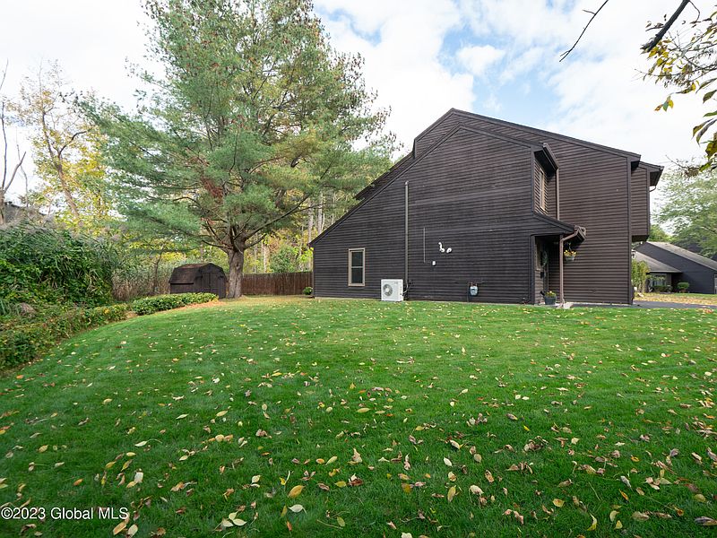 3rd image of 418 Greenhill Court