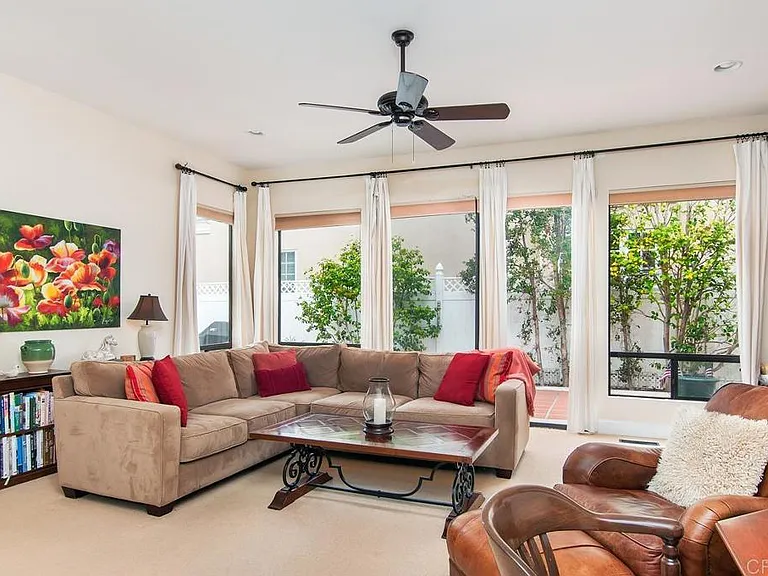 1033 Encino Row — Photo 4