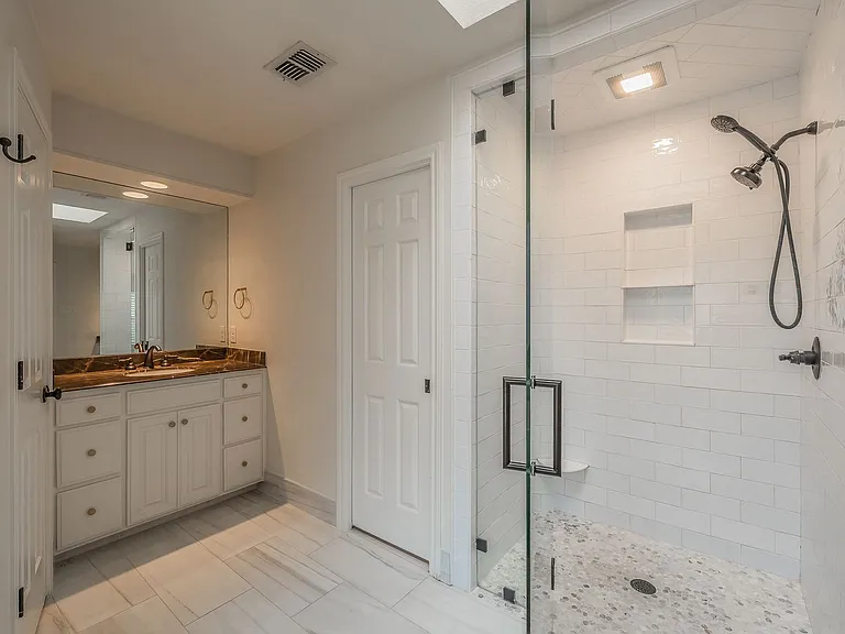 6724 Blue Meadow Dr — Photo 27