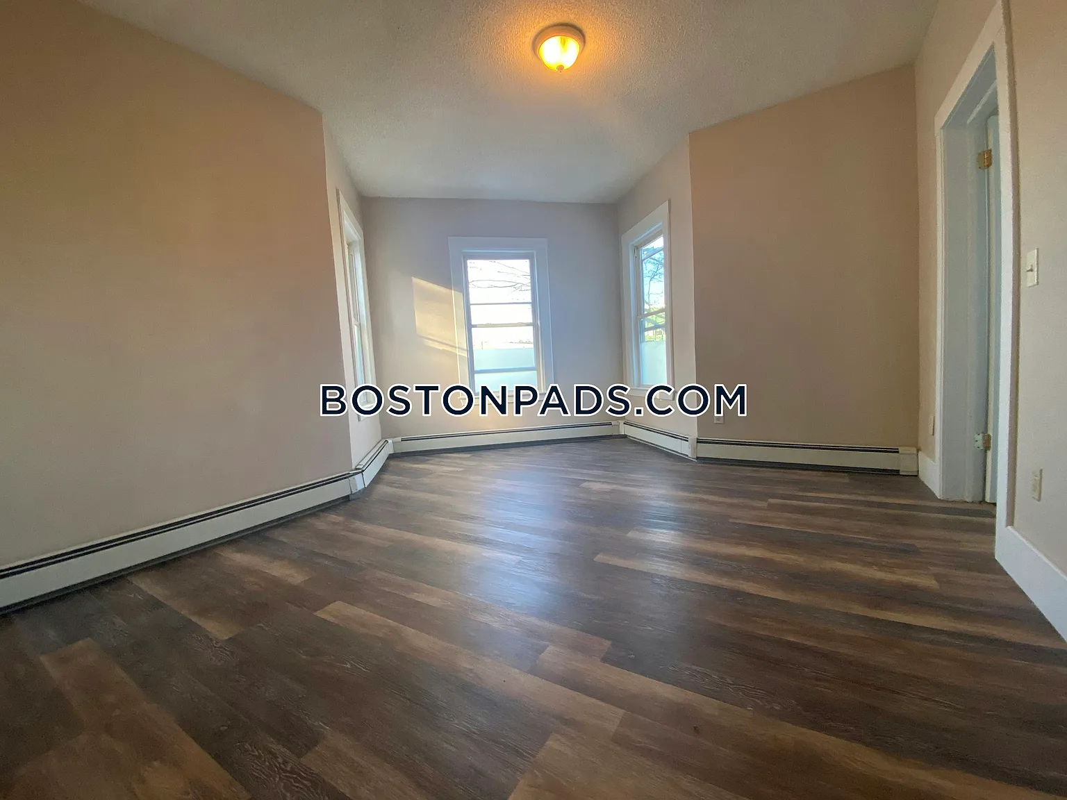 3 bed, $2,700 — Photo 2