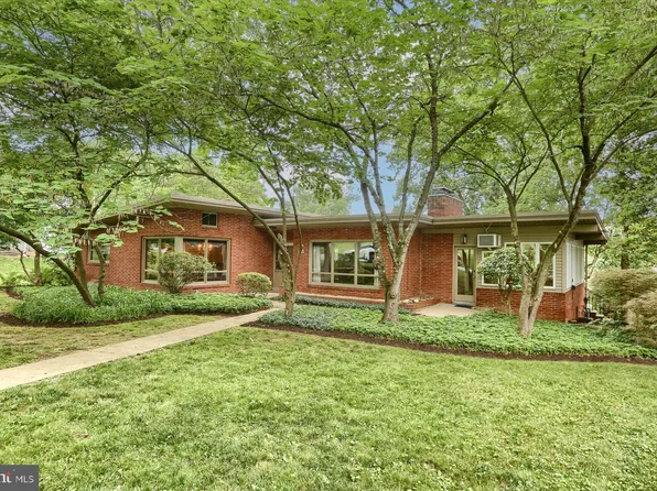501 Saint Johns Dr, Camp Hill, PA 17011