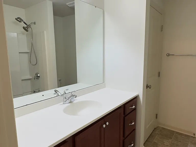 Third floor full bathroom