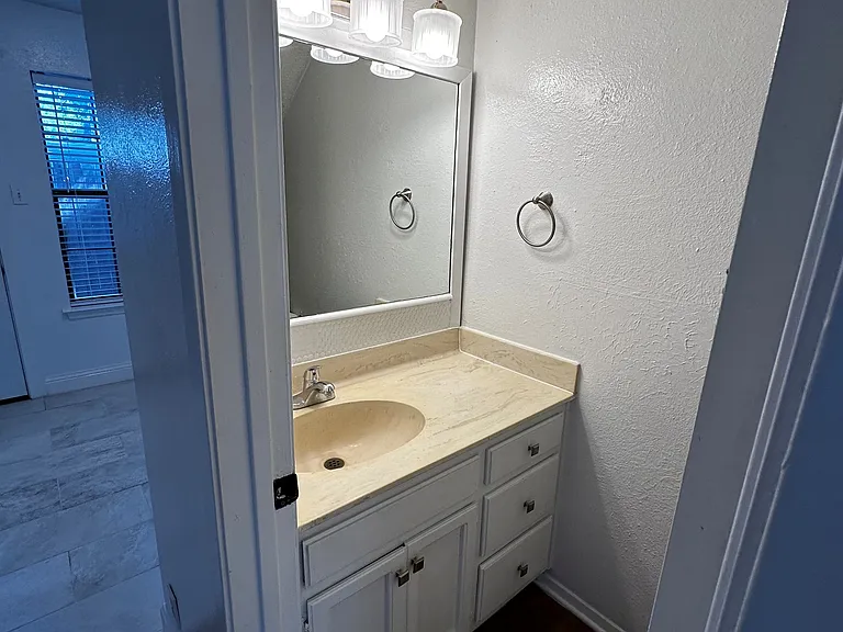 716 W Mulberry St #18 — Photo 15
