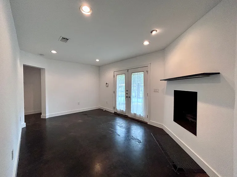 1718 Giles St — Photo 10