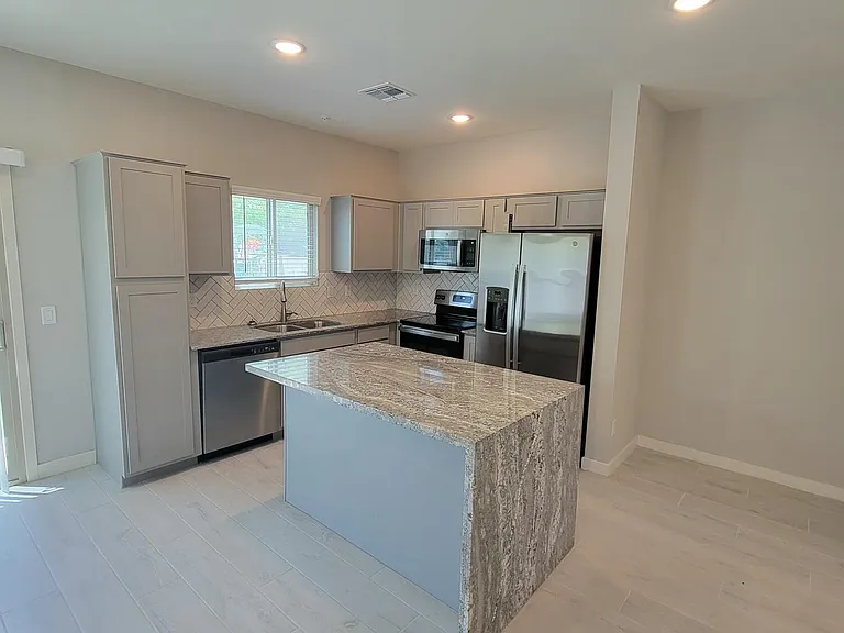 8234 N 22nd Dr — Photo 11