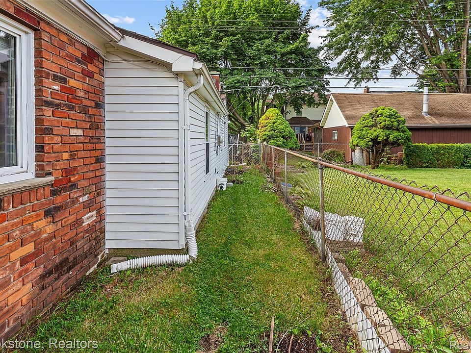 25141 Burt St, photo 26