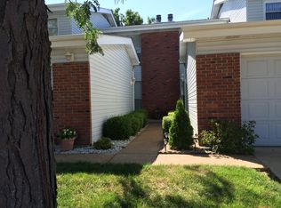320 Fox Village Ct, Ballwin, MO 63021