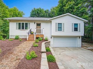 392 E Farr Rd, Muskegon, MI 49441