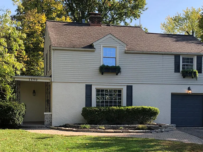 1890 Riverside Dr — Photo 1