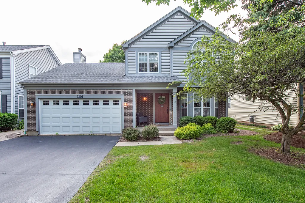 6101 Golfview Dr photo 1