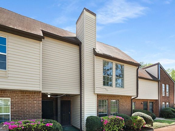 3rd image of 3254 Strawberry Ln