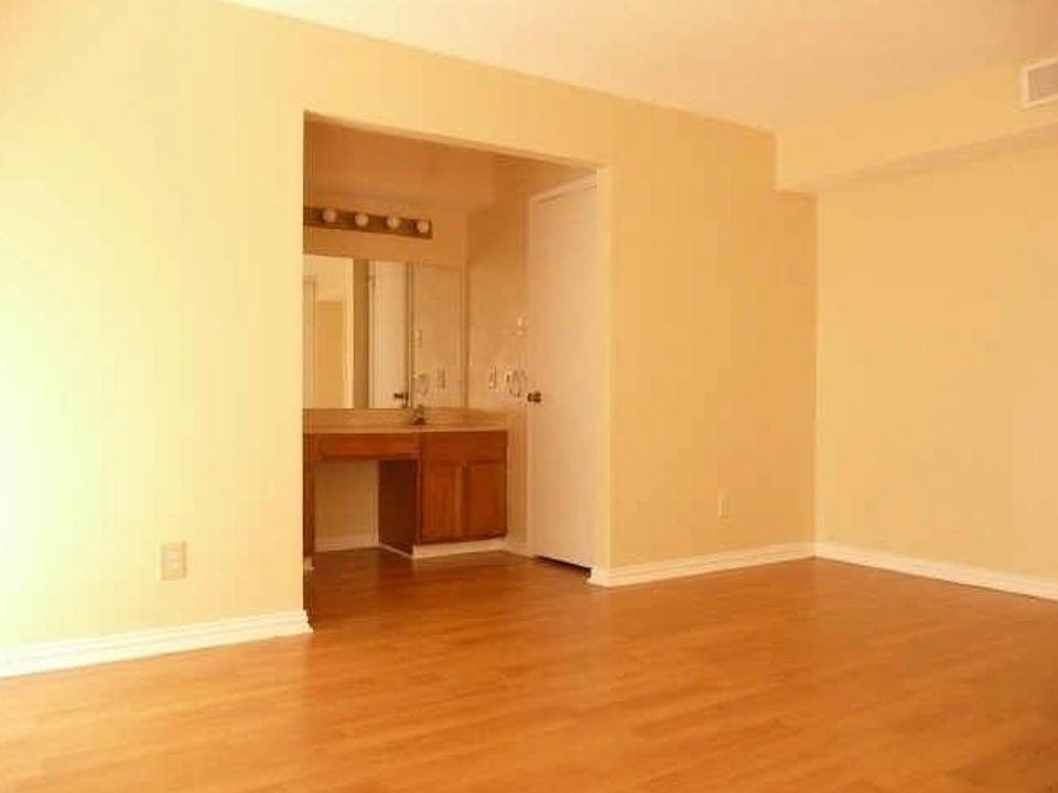 1st image of 2236 Bunker Hill Dr