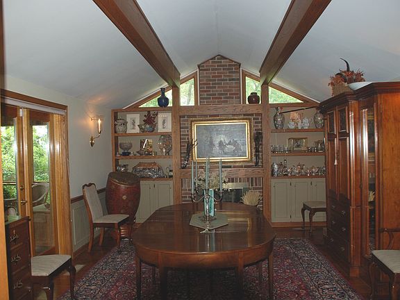 3rd image of 107 Edge Knoll Ln