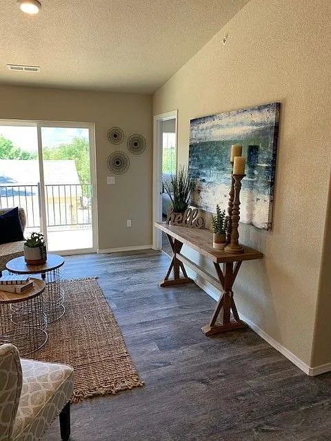 3 bed, 1400 sqft, $1,995 — Photo 3