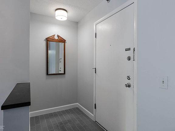 4th image of 1738 Chicago Ave APT 305