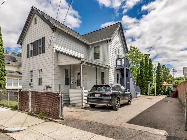 87 Lilley Ave, Lowell, MA 01850