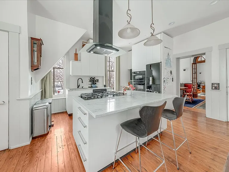 503 S State St — Photo 9