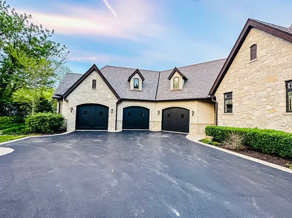 217 N Haman Rd, Barrington, IL 60010