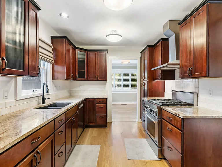 2605 NE 35th Ave — Photo 9