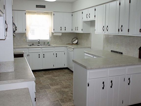4th image of 206 1st Ave