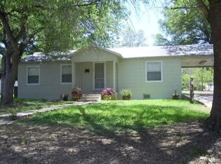 322 N 2nd St, Uvalde, TX 78801