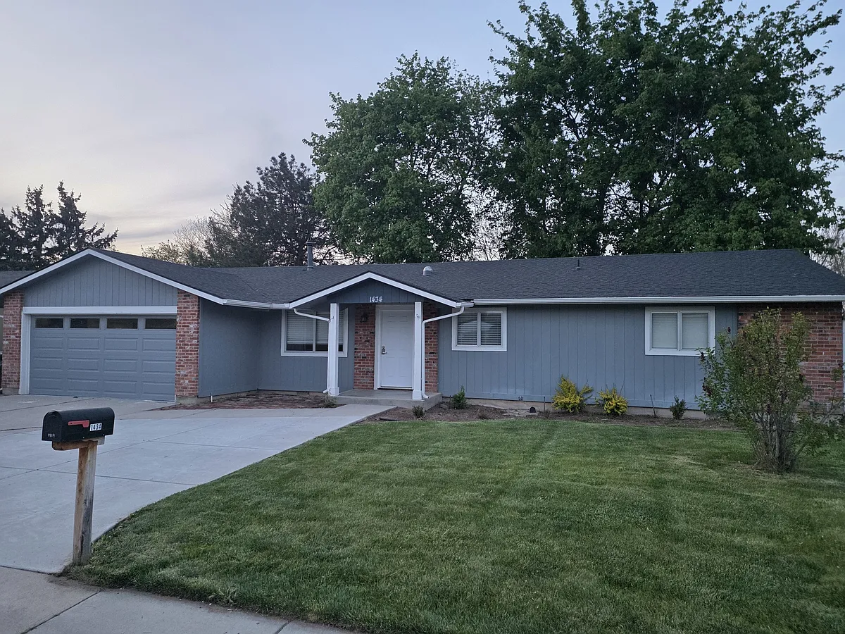 Front of house - 1434 W Chateau Ave