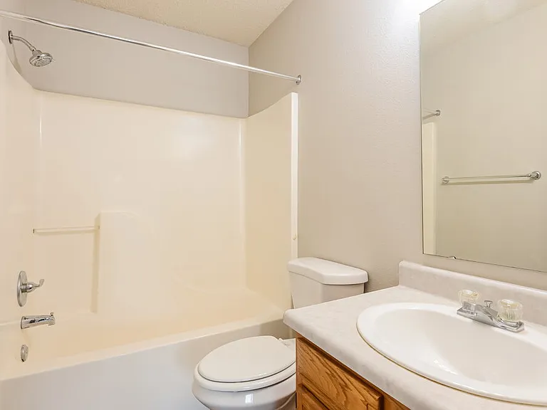 4261 Village Bend Dr — Photo 10