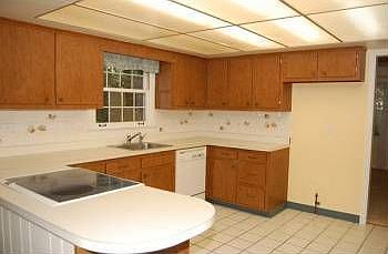 2nd image of 3049 Swansea Cres W