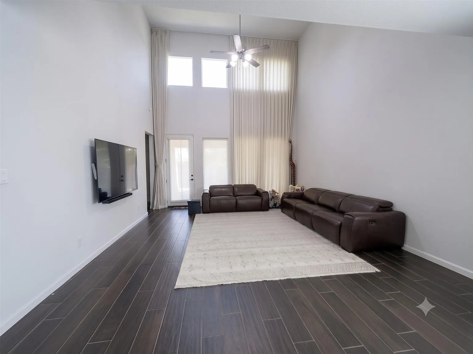 4 bed, 3.0 bath, 2461 sqft, $2,695 — Photo 3