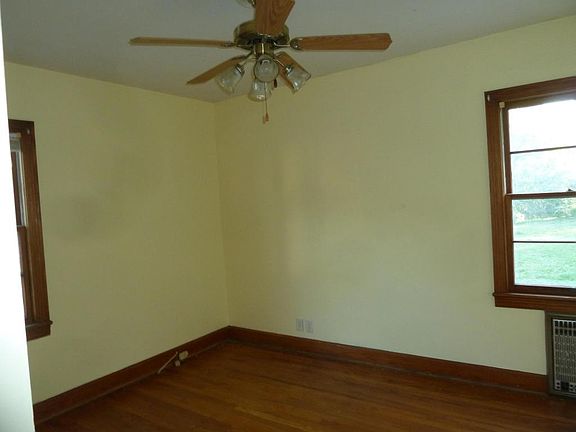 4th image of 3311 Barton St