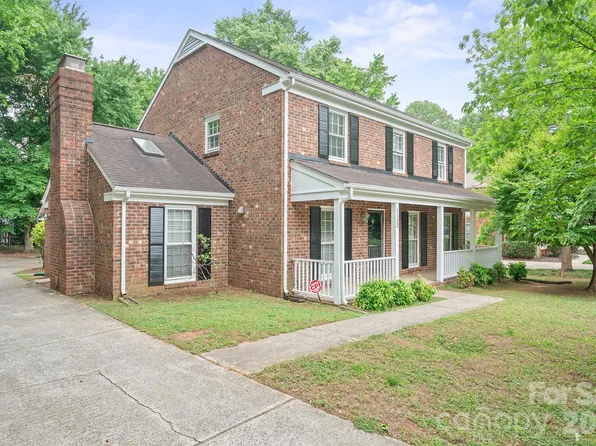 1122 Berry Ridge Rd, Charlotte, NC 28270