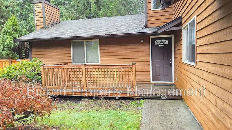 3 bed, 2.5 bath, 1852 sqft, $2,600 — Photo 3