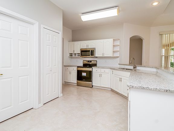 3rd image of 10605 Point Overlook Dr
