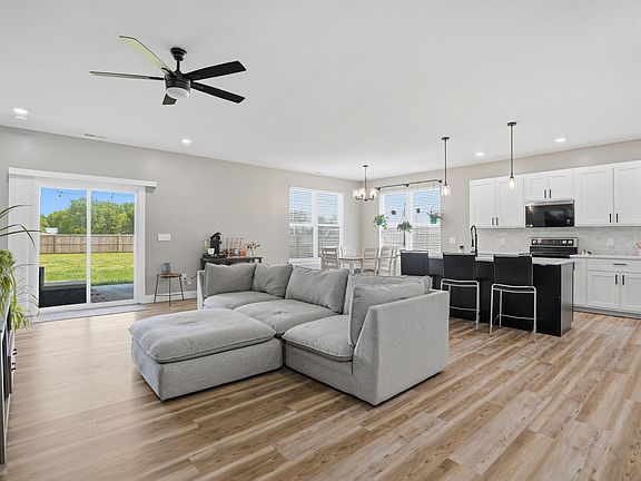 5th image of 16 Larrys Ln