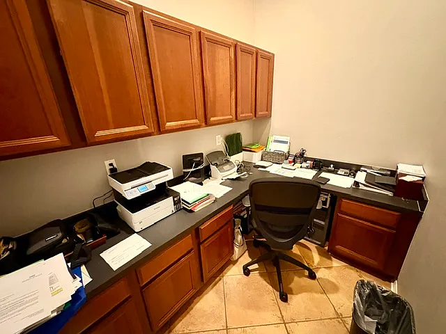 Private Office / Cyber Room