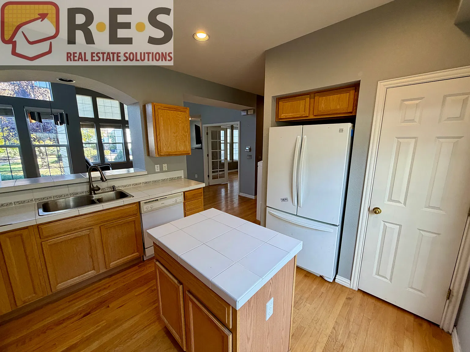 2 bed, 1896 sqft, $2,470 — Photo 3