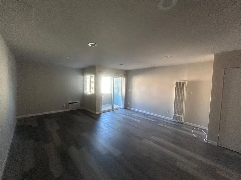 15050 Burbank Blvd — Photo 13
