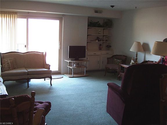 5th image of 15555 Hilliard Rd APT 301A