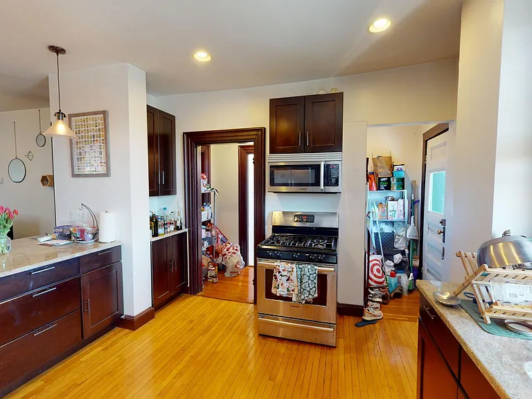 8 Davenport St #4 — Photo 3