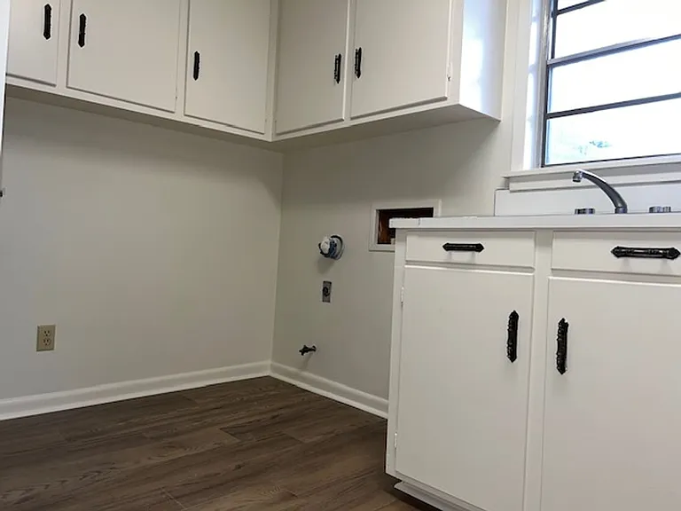 2524 W Hillsboro St — Photo 13