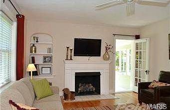 5th image of 243 W Woodbine Ave