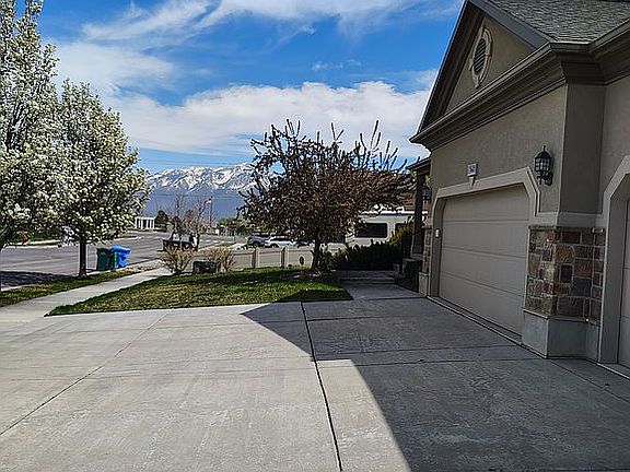2nd image of 3641 W Canyon Lands Dr