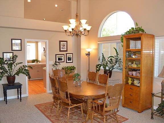 4th image of 721 Black Oak Way