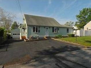 22 McGuigan Ave, Manchester, NH 03103