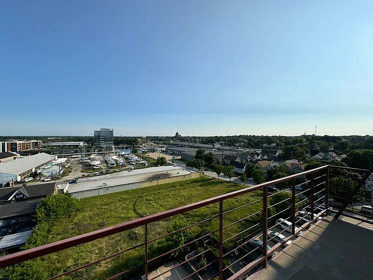 215 W Maple St — Photo 28